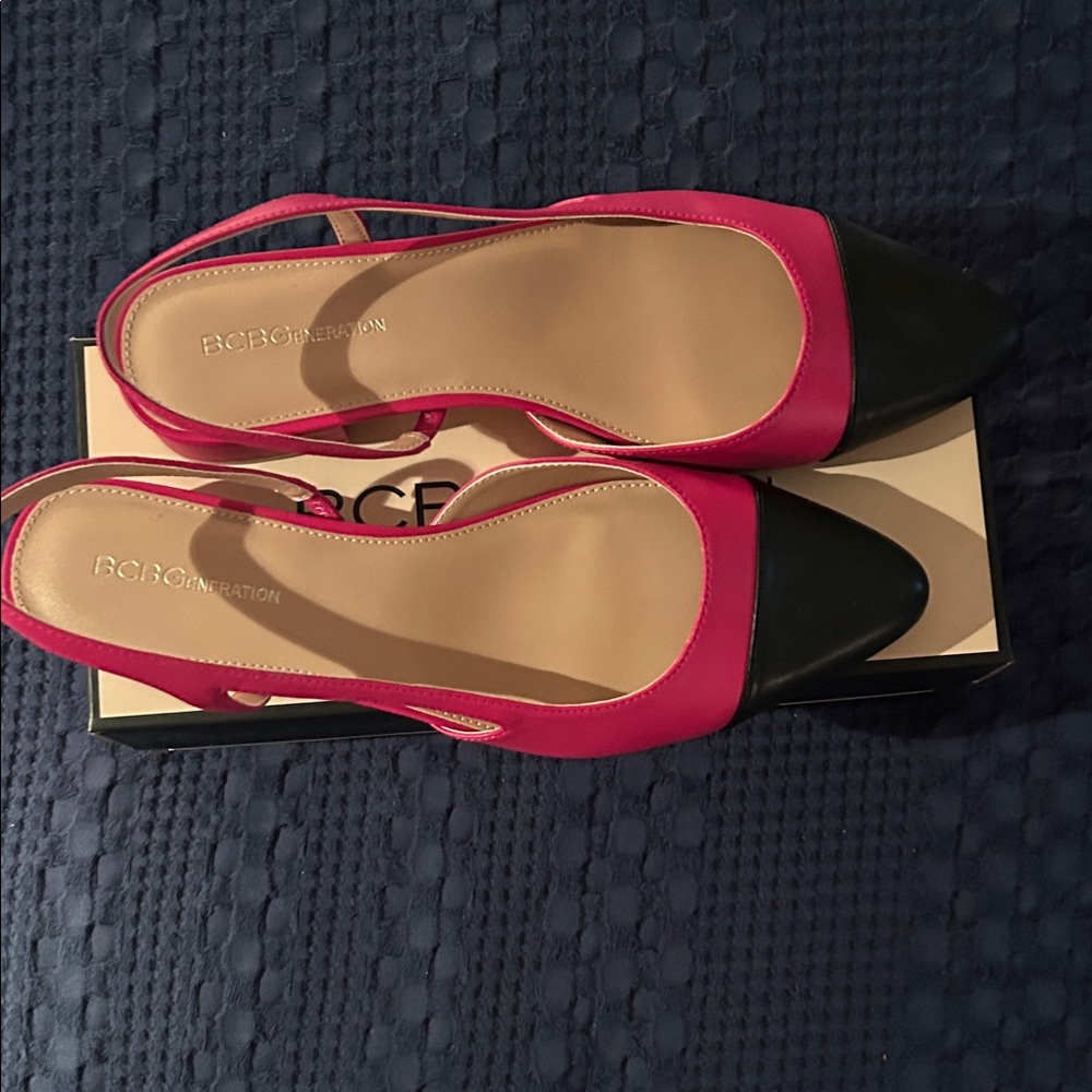 BCBG hot pink and black sling back shoes. Never worn. Size 11